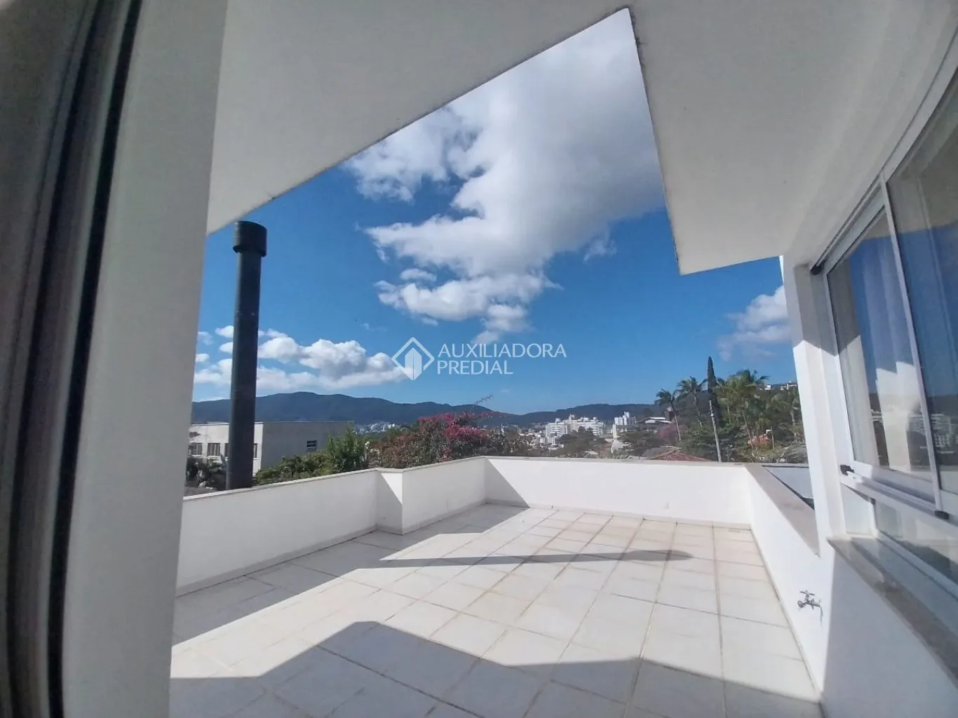 Casa amueblada con 4 dormitorios y 4 plazas