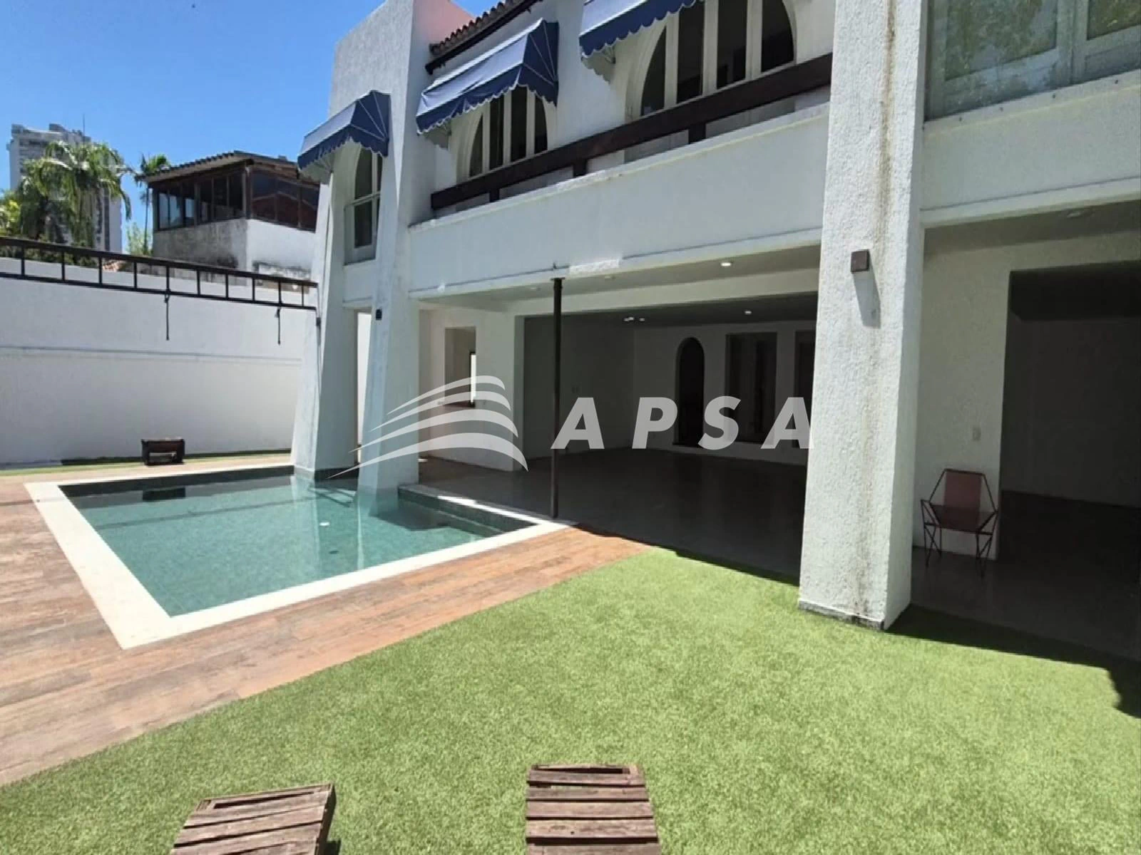4-bedroom house with a private pool — photo 28