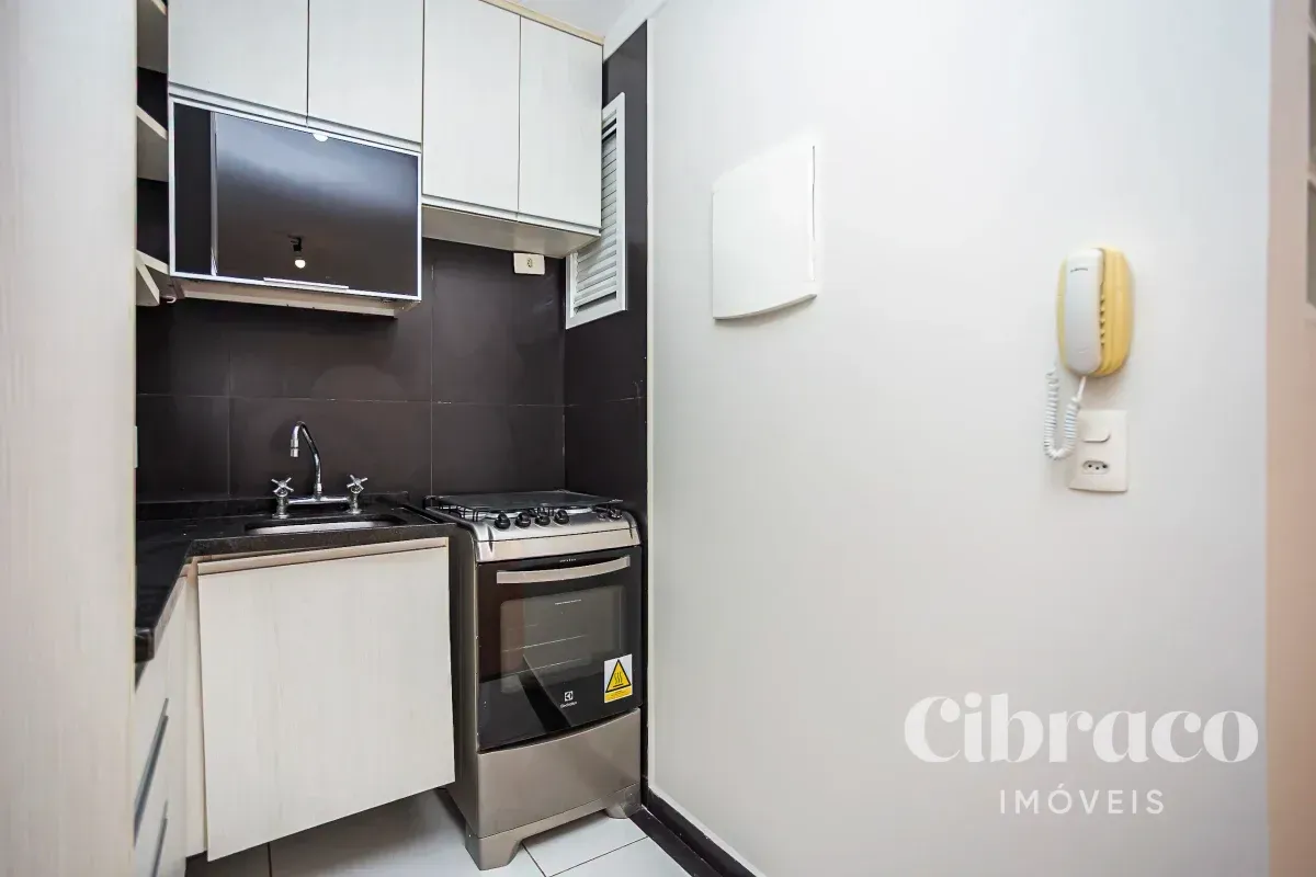 One-bedroom apartment in a building with a gym — photo 6