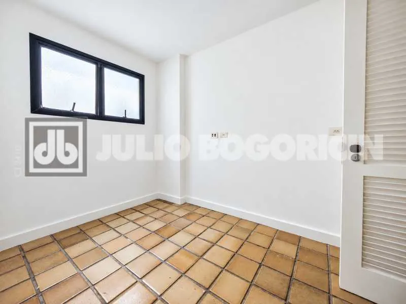 Квартира 125 м² із заскленим балконом та видом на гори — photo 21