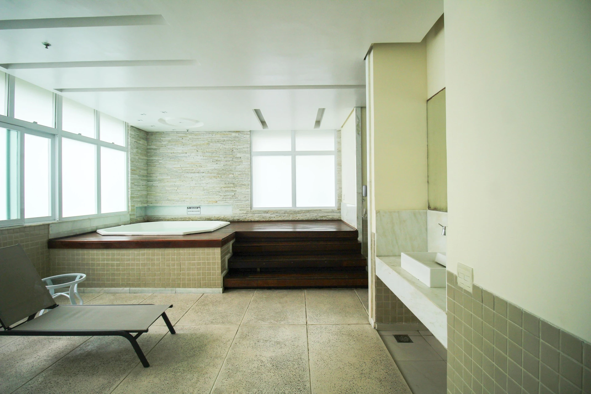 Apartamento mobiliado com 2 quartos e varanda envidraçada — photo 19