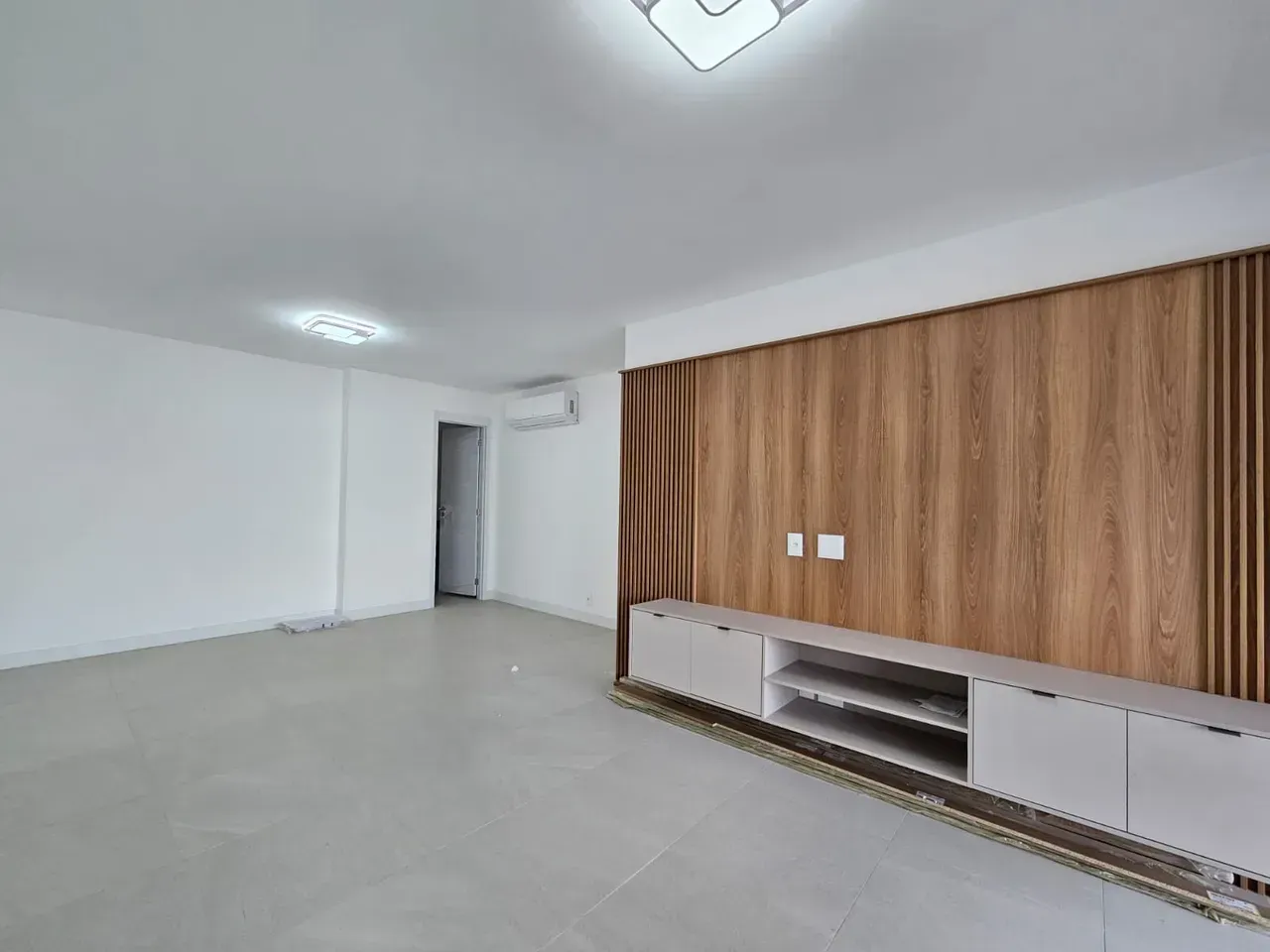 4-bedroom apartment in a building with a gym — photo 6