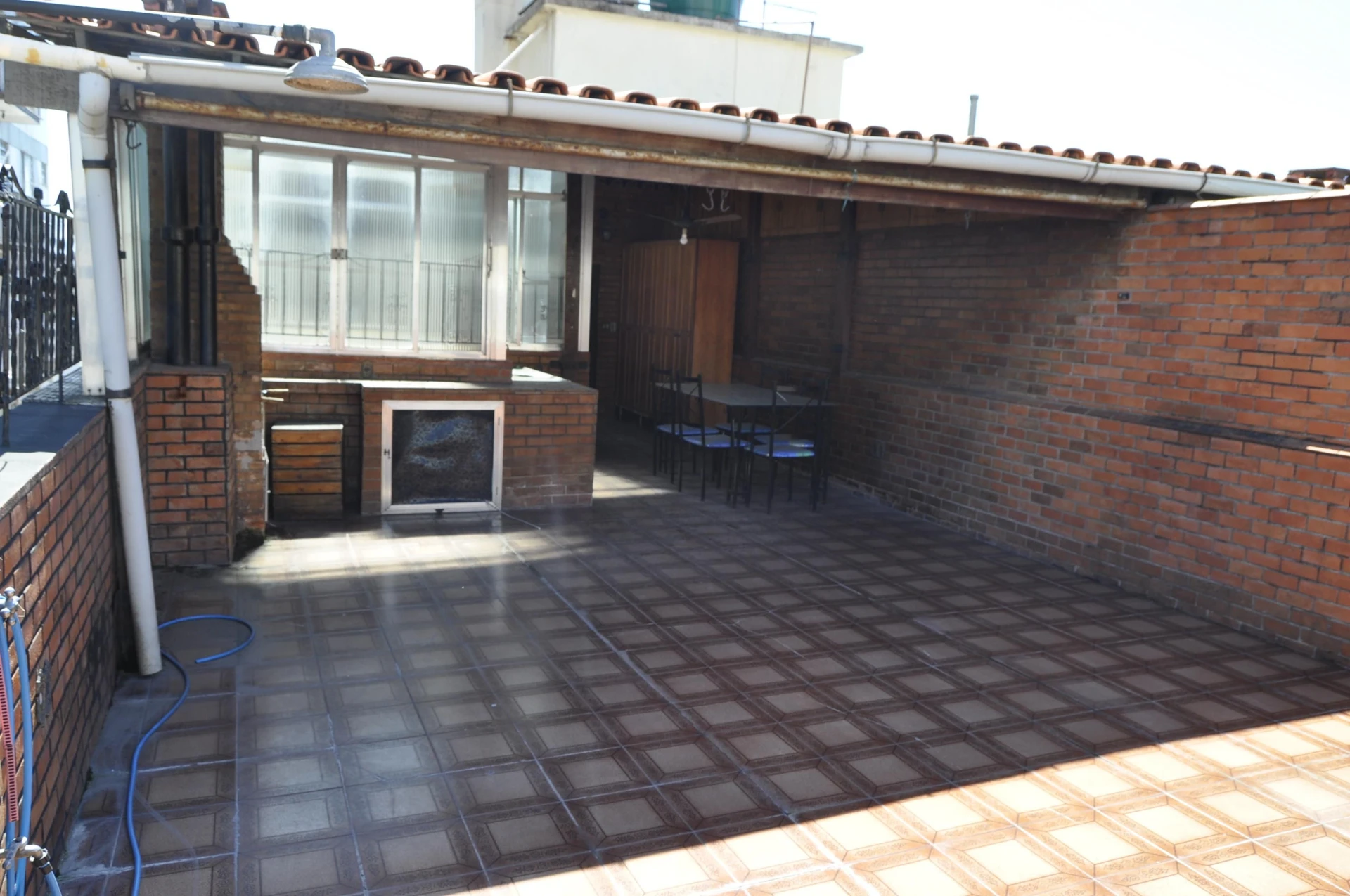Unfurnished apartment with 2 bedrooms and private garden — photo 18