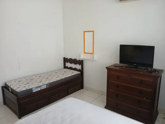 Furnished 1-bedroom apartment with a glass shower — photo 7