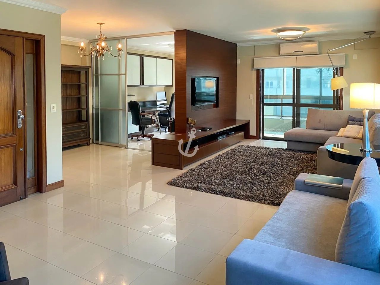 328 m² apartment with a desk workspace and 2 en-suites on 4th