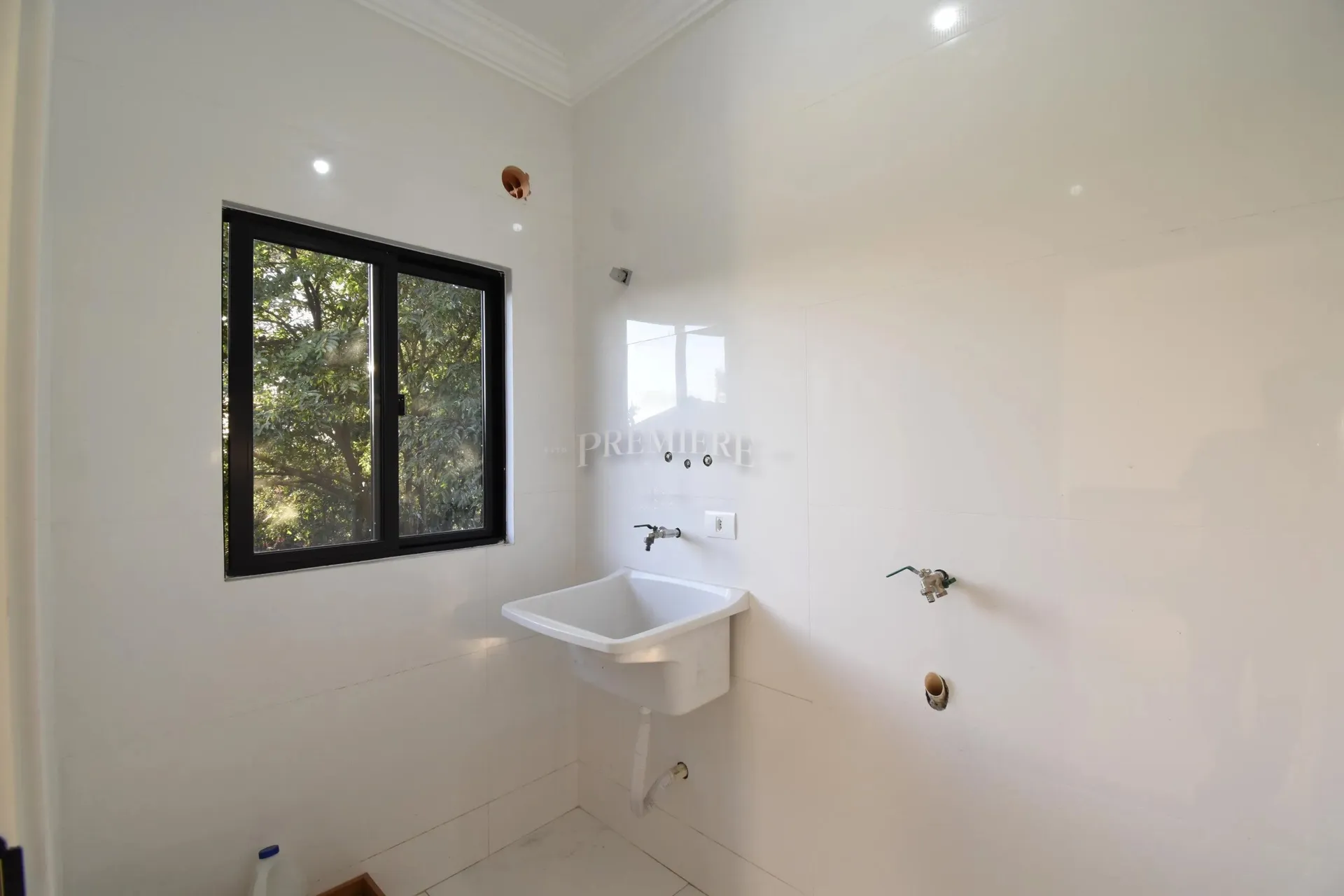 House with 3 bedrooms and a private garden — photo 24