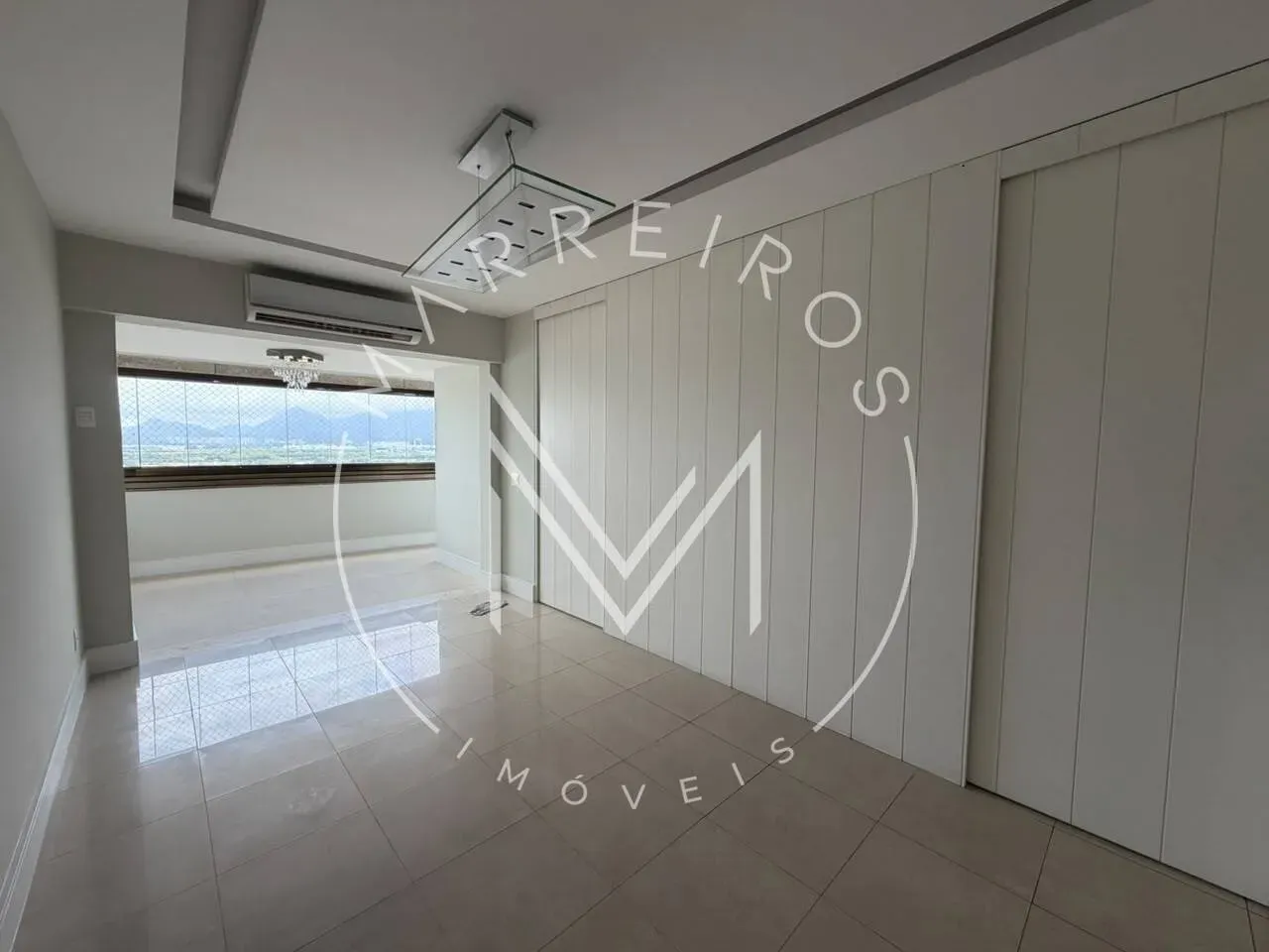 4-bedroom apartment in a building with a sauna — photo 13