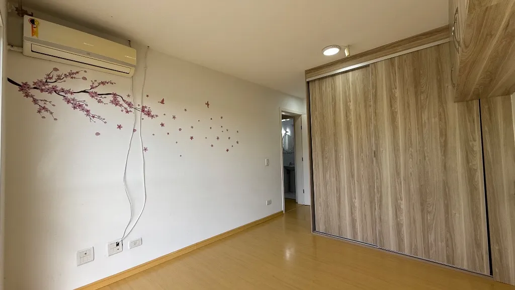 3-bedroom house with a bathtub in Curitiba — photo 11