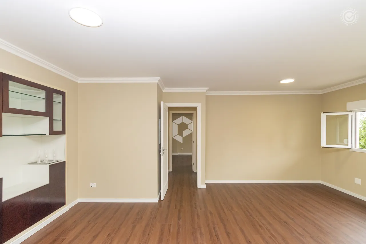2-bedroom apartment with 137 m² and fitted kitchen cabinets — photo 4