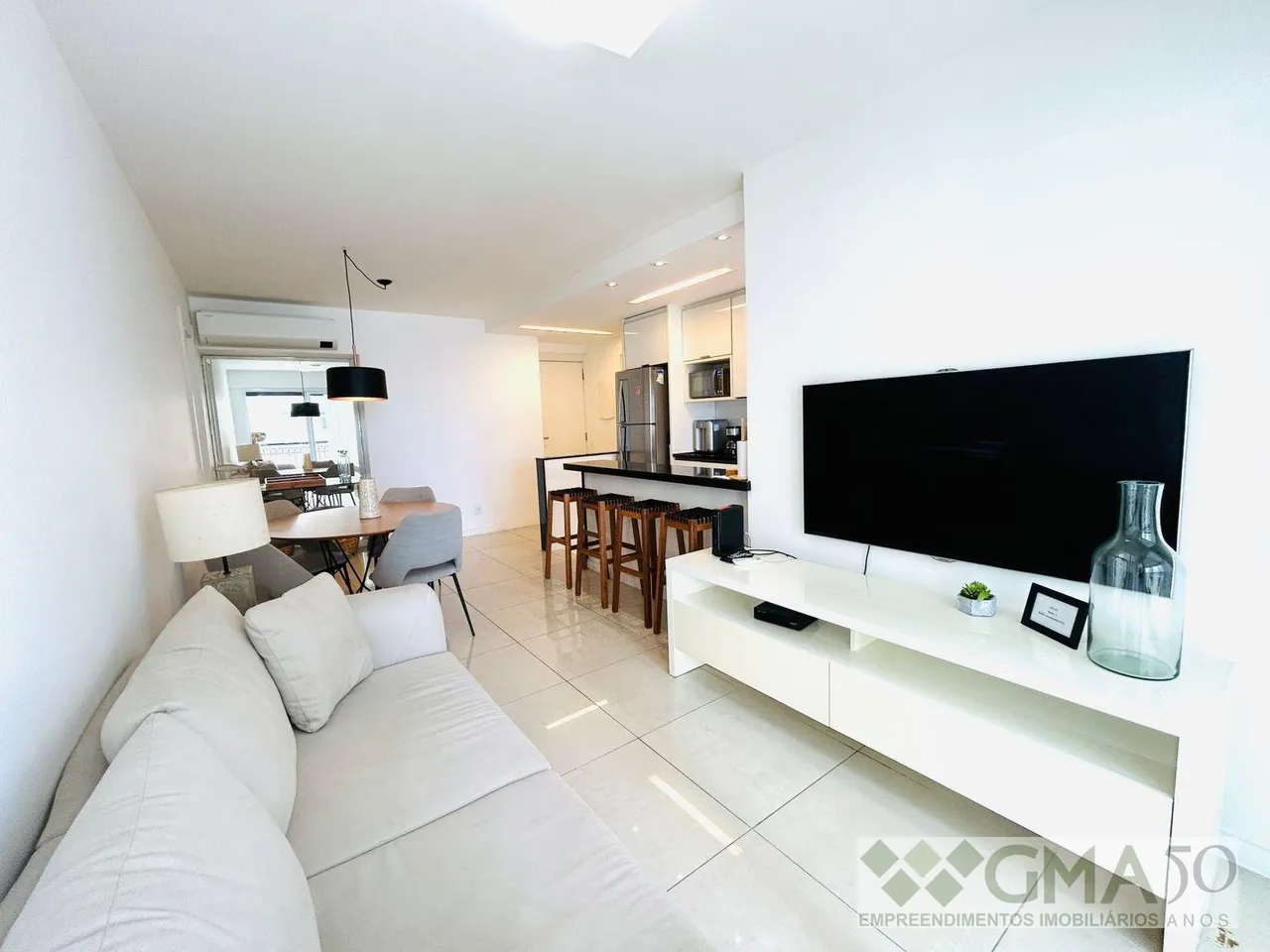 Furnished apartment with 2 bedrooms and a glazed balcony — photo 11