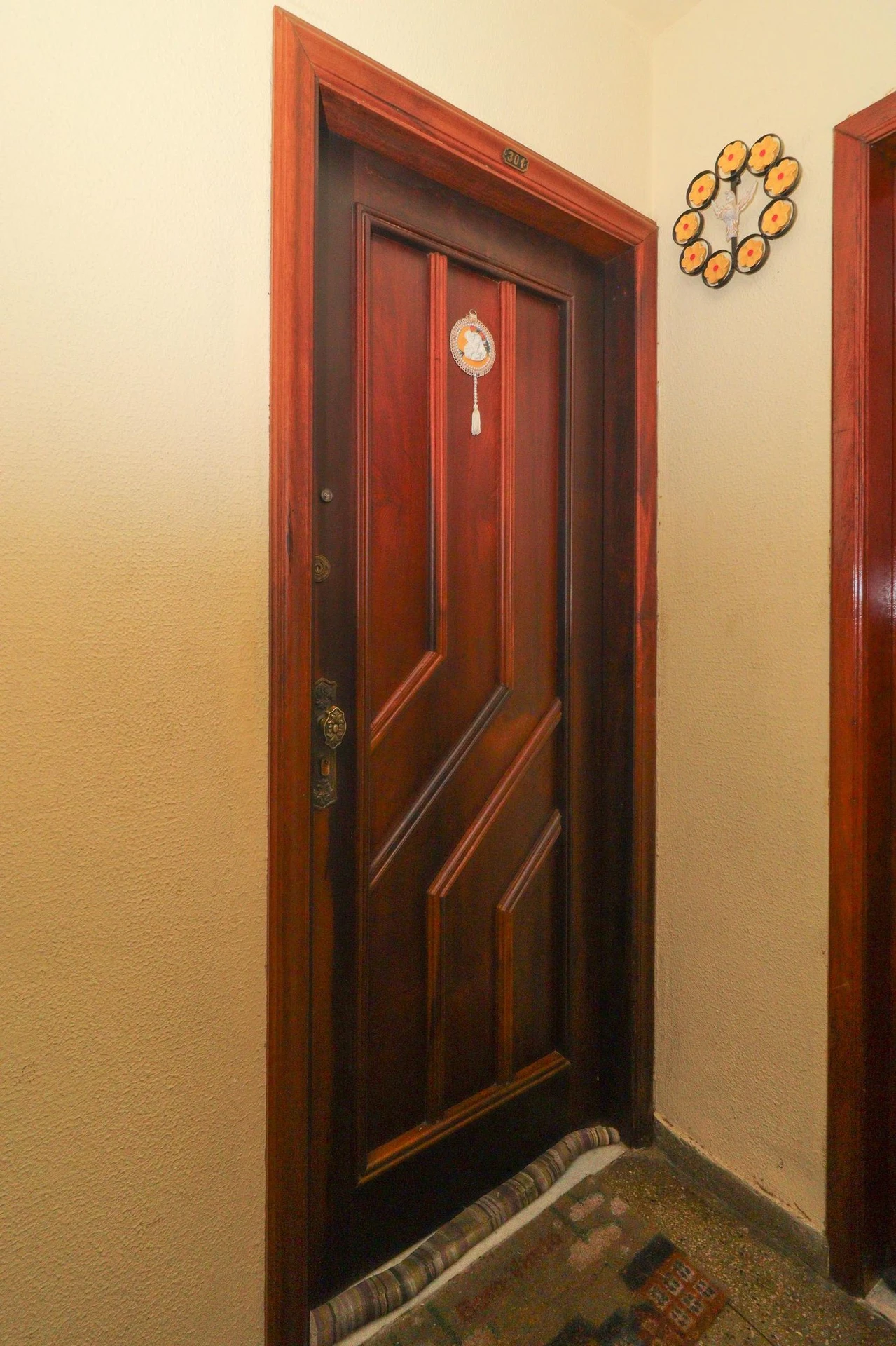 Furnished 3-bedroom apartment with balcony — photo 51
