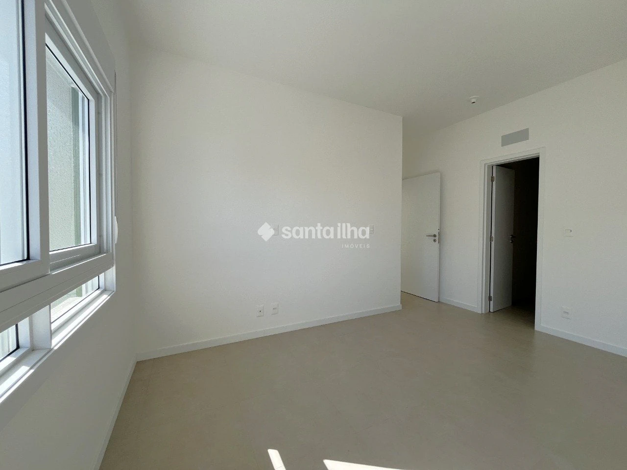 Вид на воду та 3 спальні: квартира 192 м² — photo 19