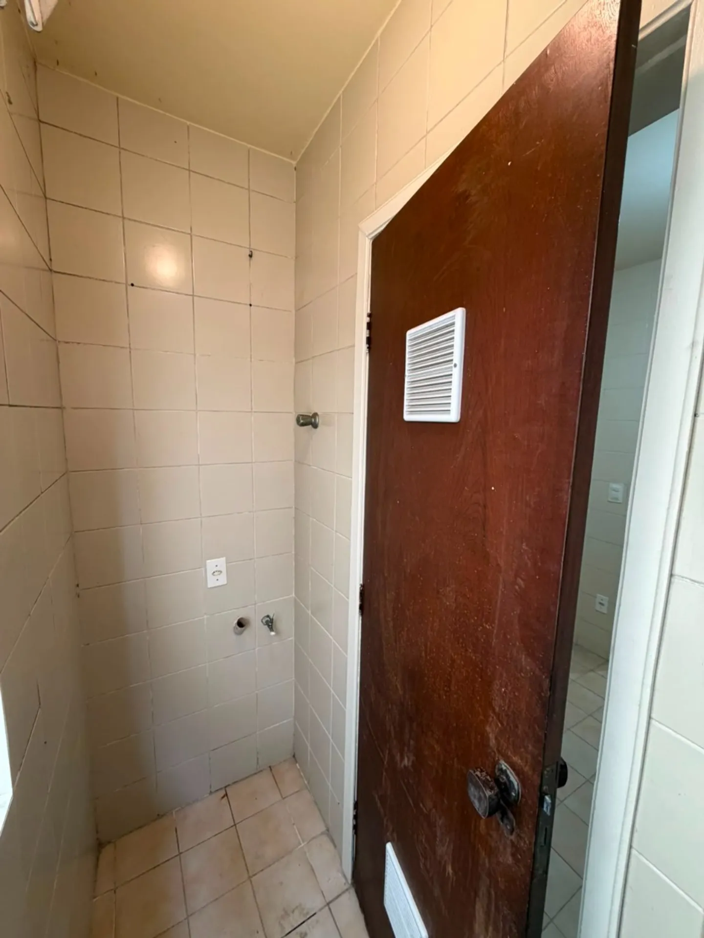 Studio with 1 bedroom and 1 bathroom, no parking — photo 8