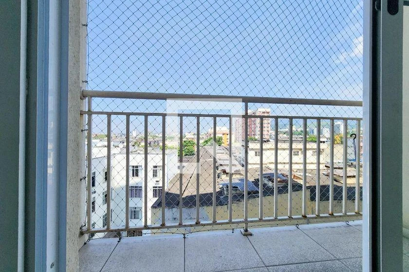 2-bedroom apartment in a building with a gym — photo 14
