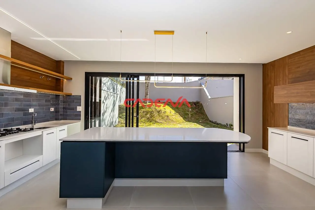 House with 4 bedrooms and 306 m² plus a balcony — photo 10