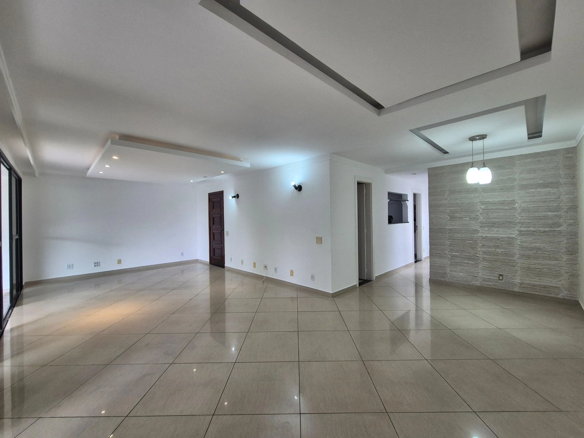 4-bedroom apartment with 3 bathrooms and a balcony — photo 21