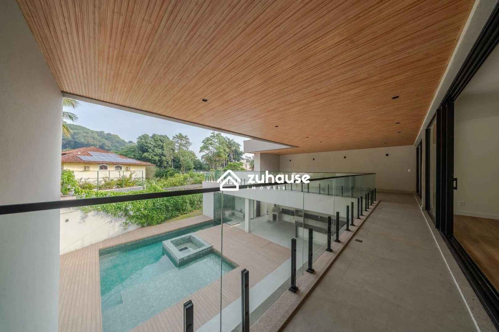 House with 5 bedrooms and an open-plan kitchen — photo 22