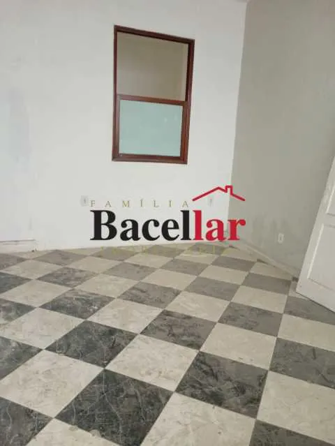 Unfurnished house with 2 bedrooms, 1 bathroom, 1 parking — photo 3