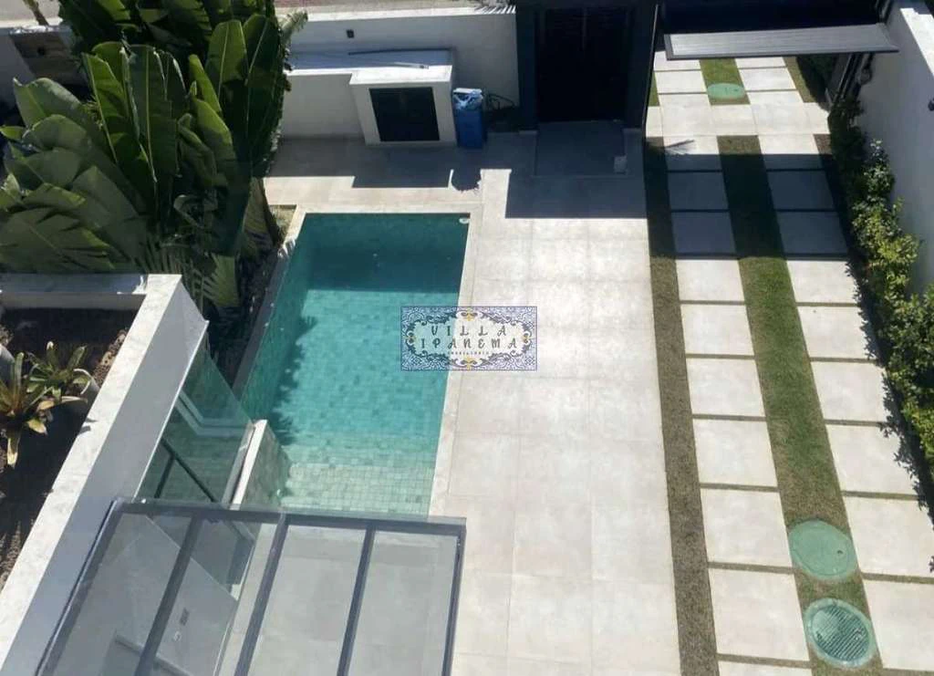 515 m² house with 5 en-suite bedrooms and 2 parking spots — photo 15