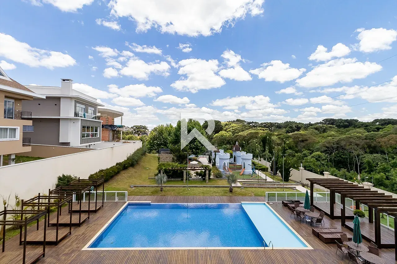 Furnished house with 4 bedrooms and 302 m² and a garden — photo 38