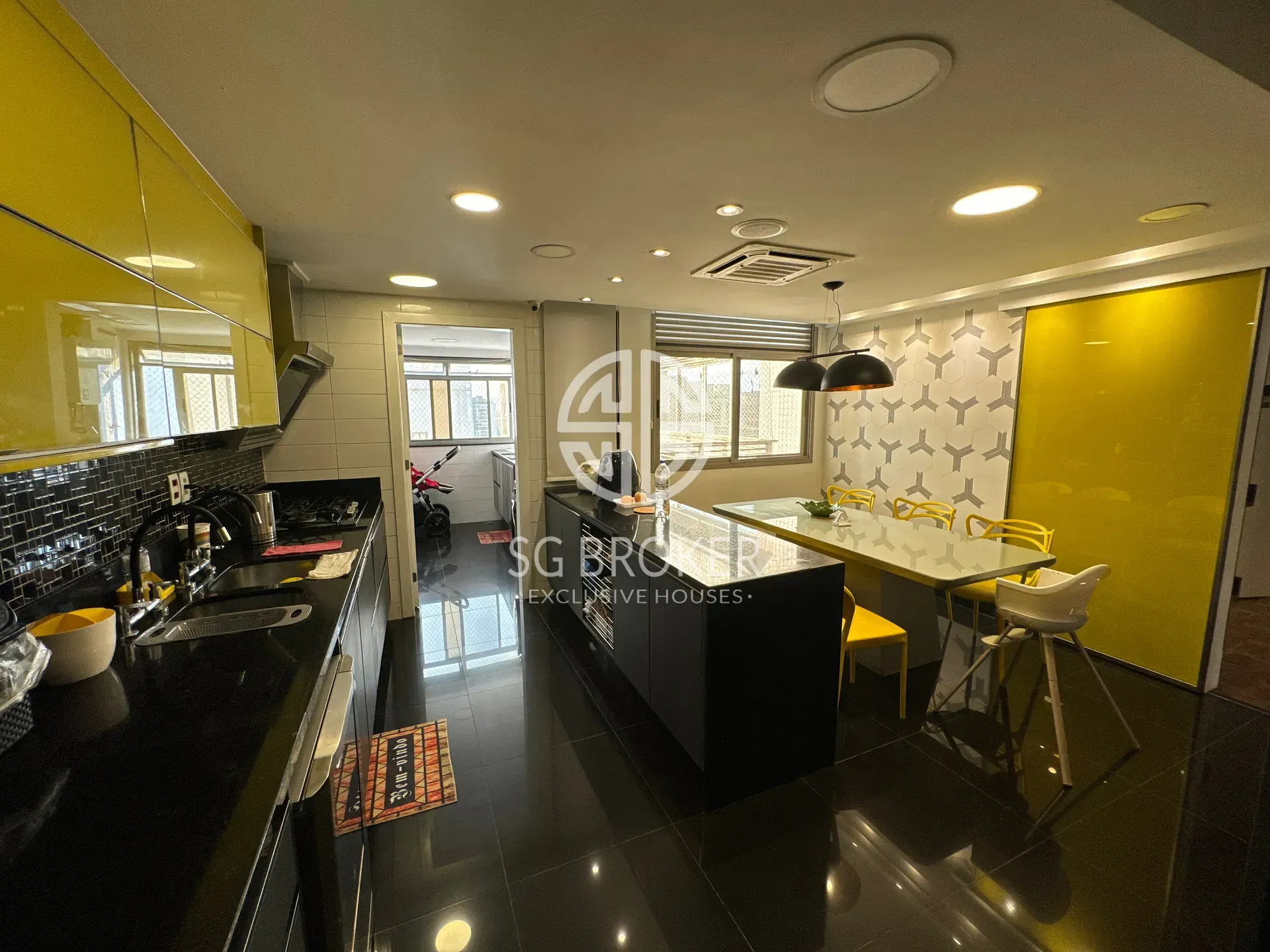 Furnished apartment with open-plan kitchen and 4 bedrooms — photo 13