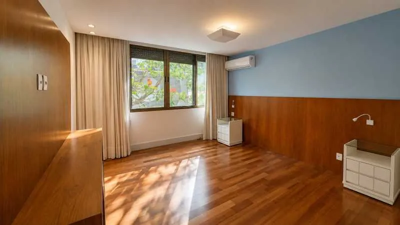 260 m² unfurnished apartment with balcony and 3 bedrooms — photo 7