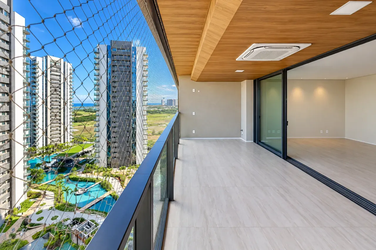 4-bedroom apartment with a water view — photo 21
