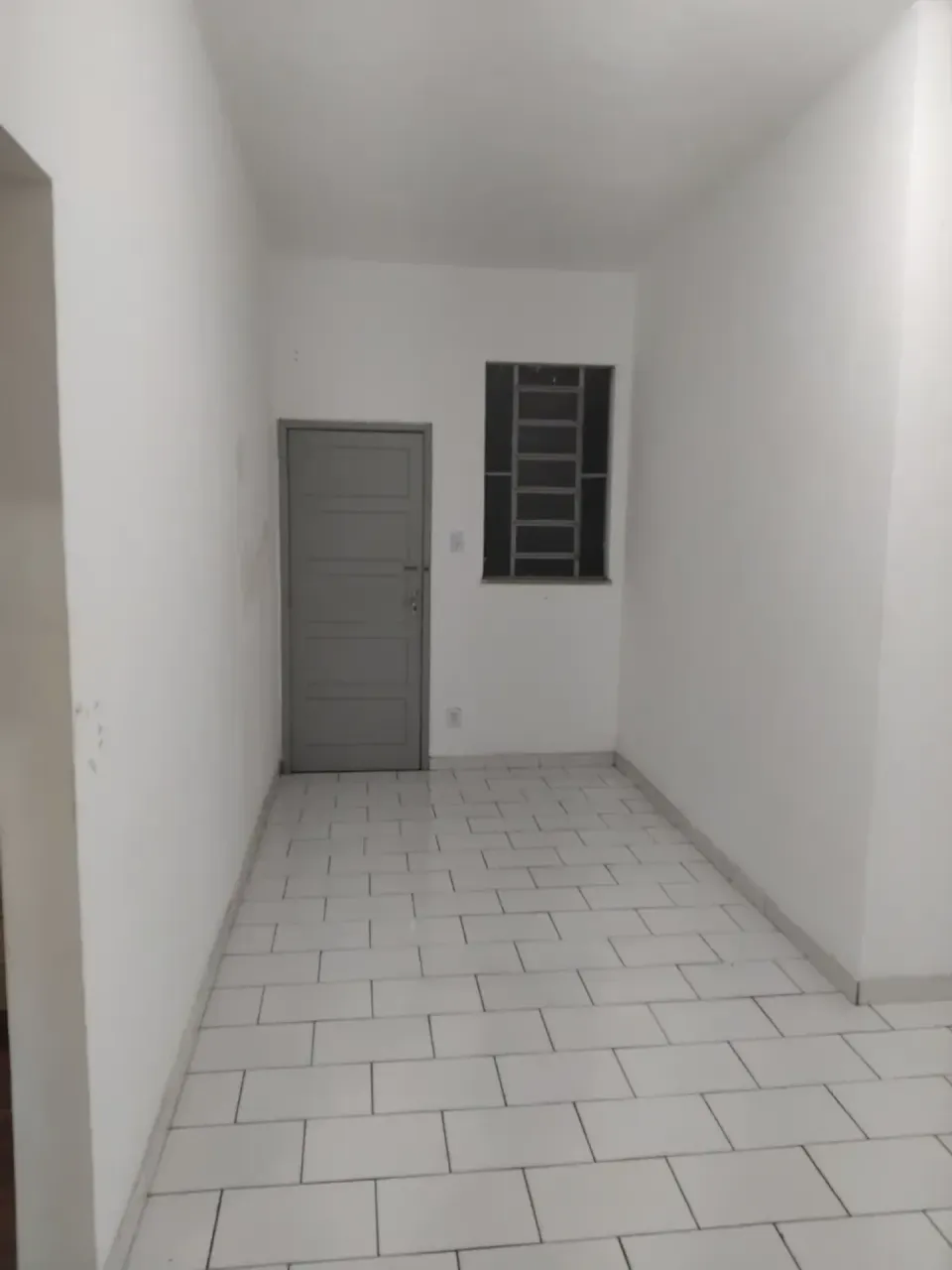 2-bedroom apartment with wood floors in the living room — photo 5
