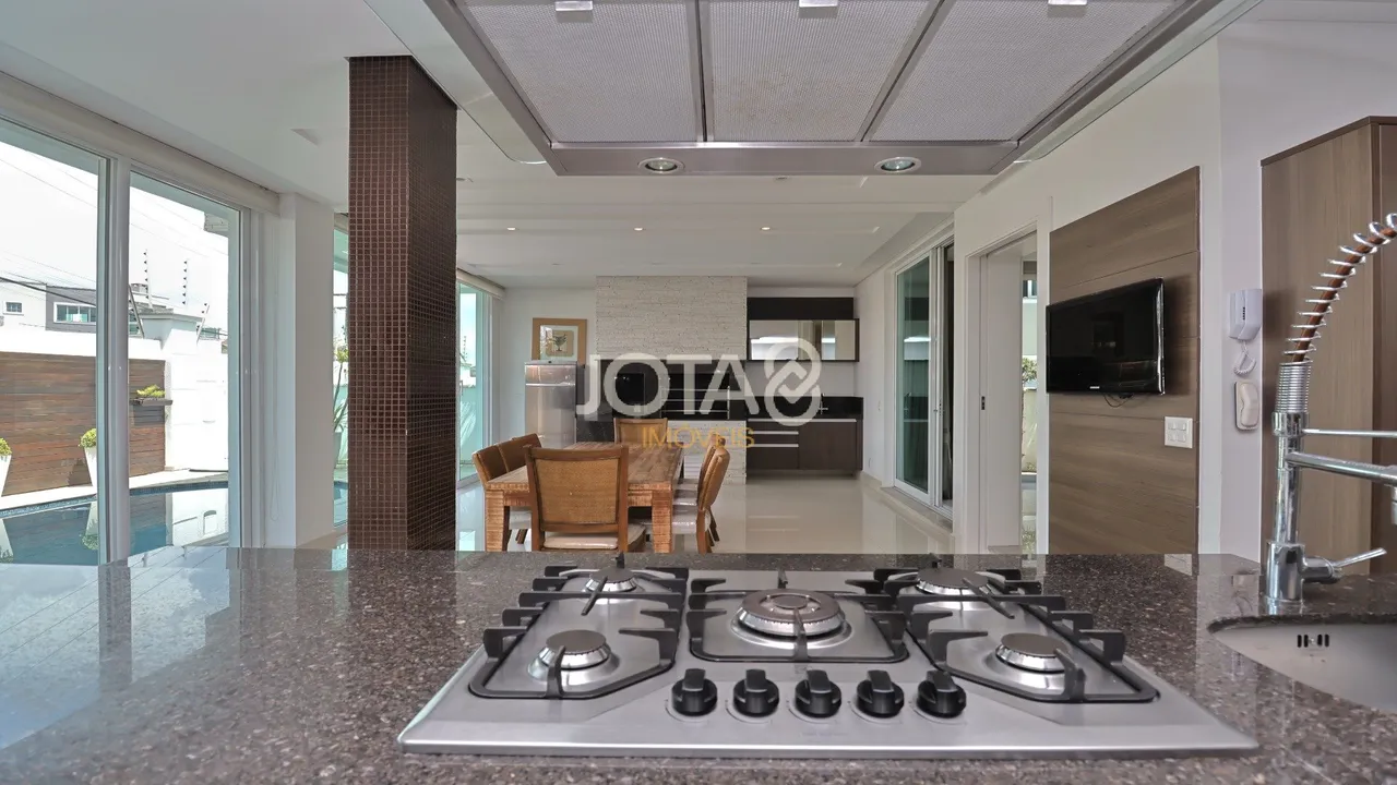 House of 310 m² with 3 en-suite bedrooms and private BBQ — photo 11