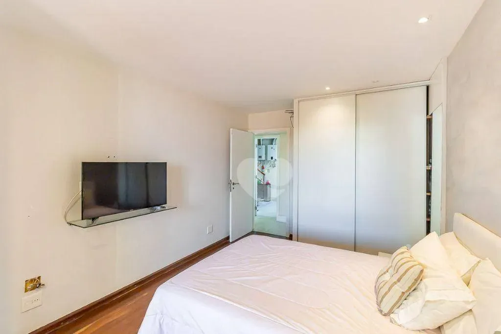 Furnished 574 m² apartment with 4 en-suite bedrooms — photo 21