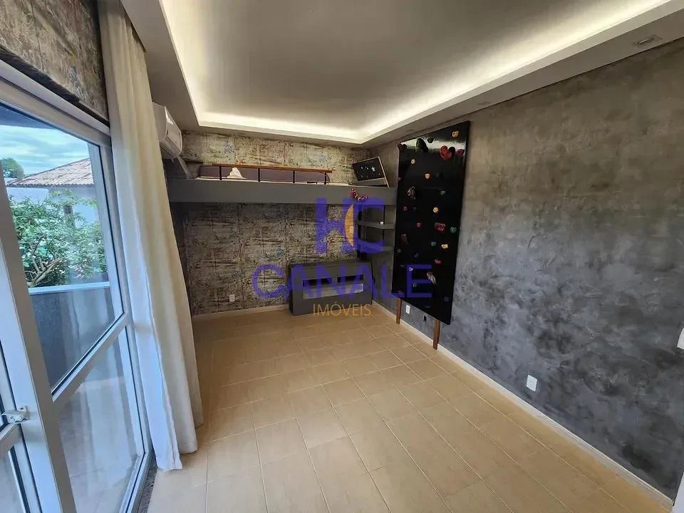 House with 5 bedrooms and mountain-view windows — photo 22