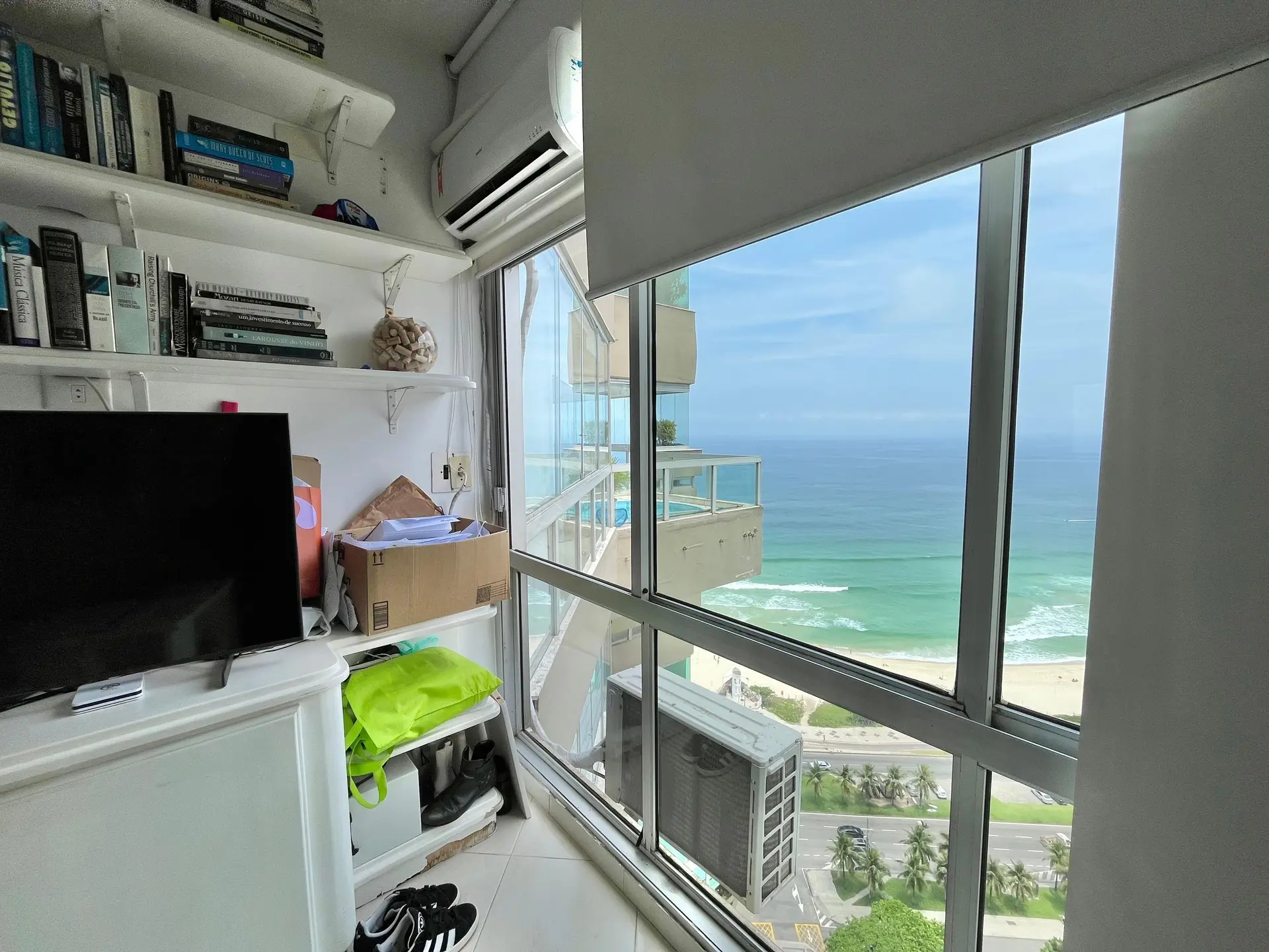 Furnished apartment, 450 m², with a water view — photo 52