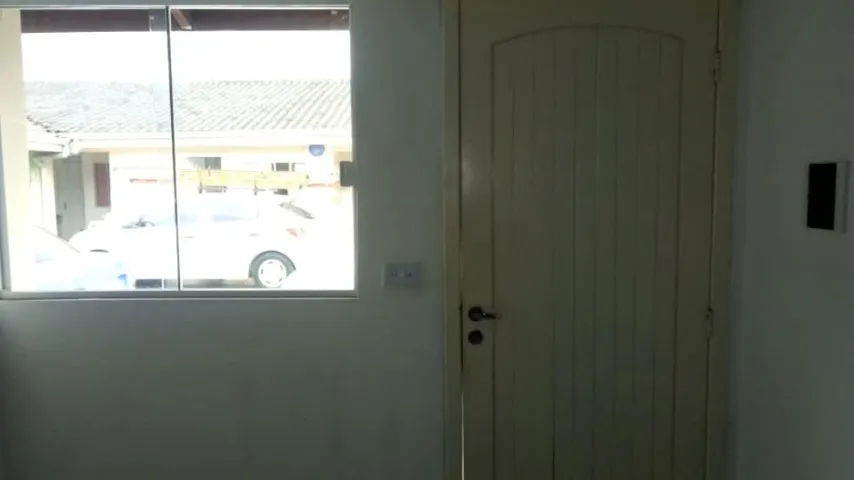 Estúdio sem mobília com cozinha aberta a gás e área de lavanderia — photo 2