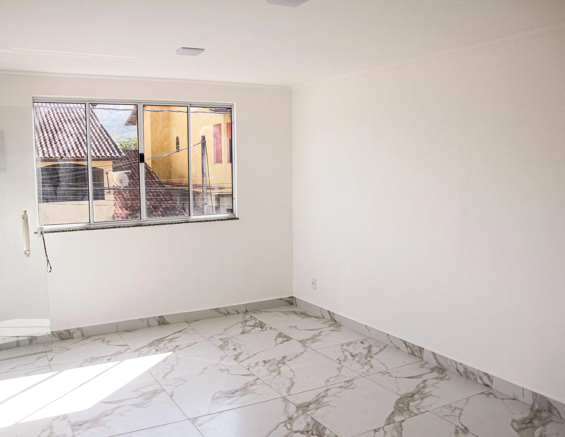 House with no parking, 2 bedrooms and 1 bathroom — photo 9