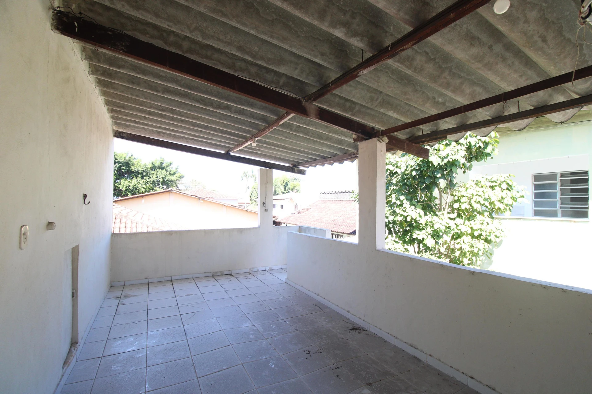 Unfurnished house with 3 bedrooms, 2 bathrooms and garden — photo 19