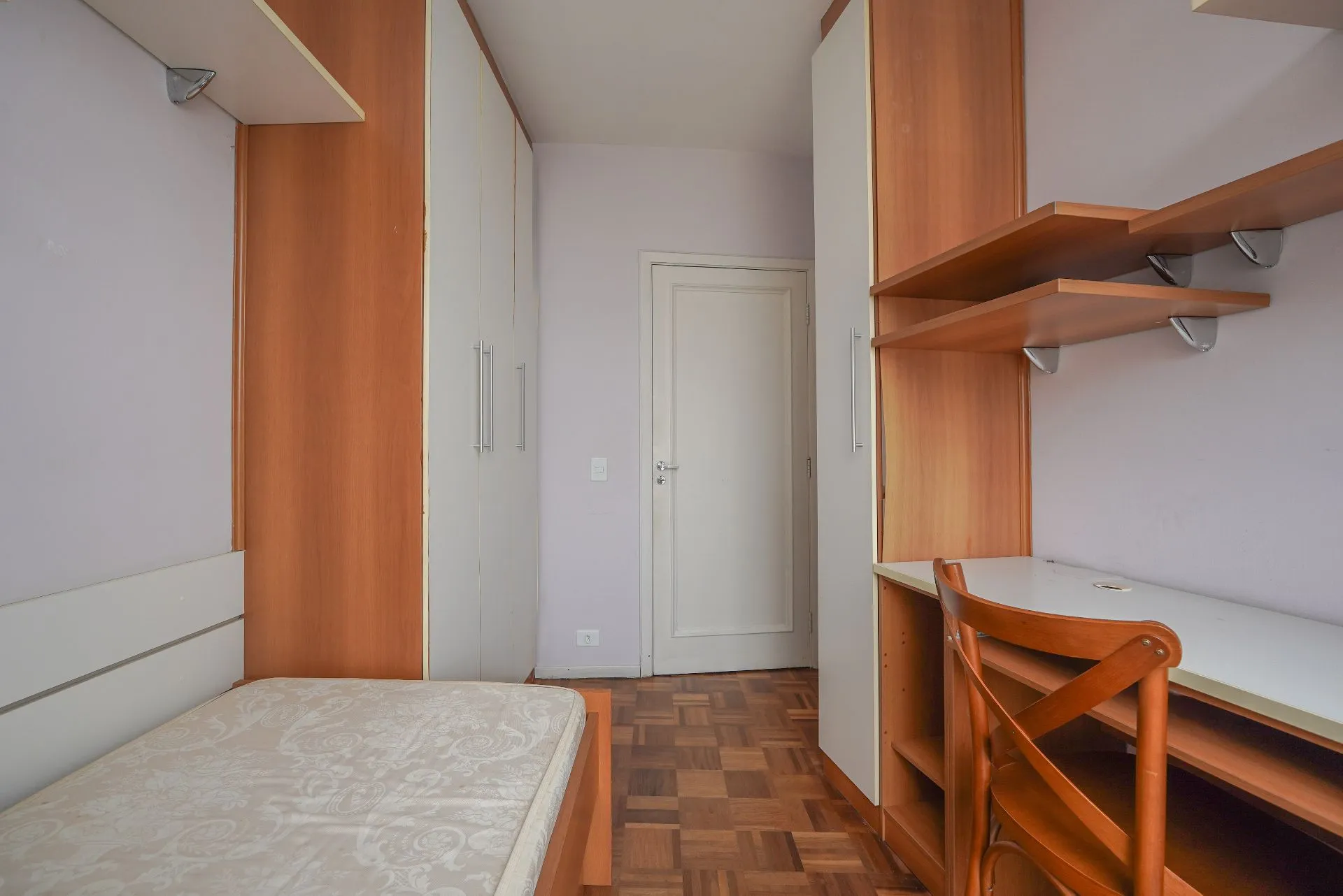 Home office in a 3-bedroom apartment, 140 m² — photo 19