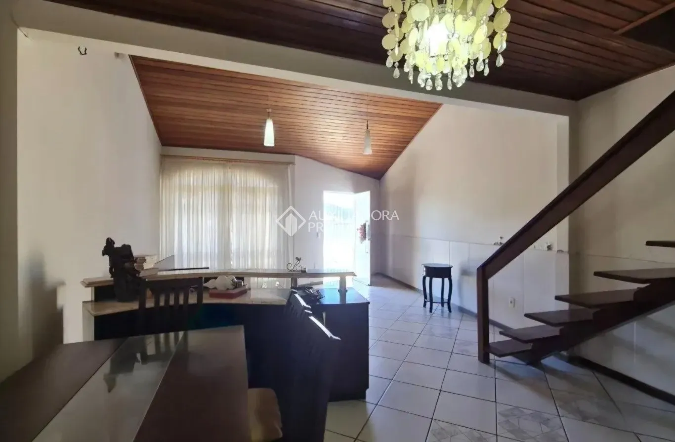 Casa con 5 dormitorios y cocina independiente con cocina a gas — photo 14