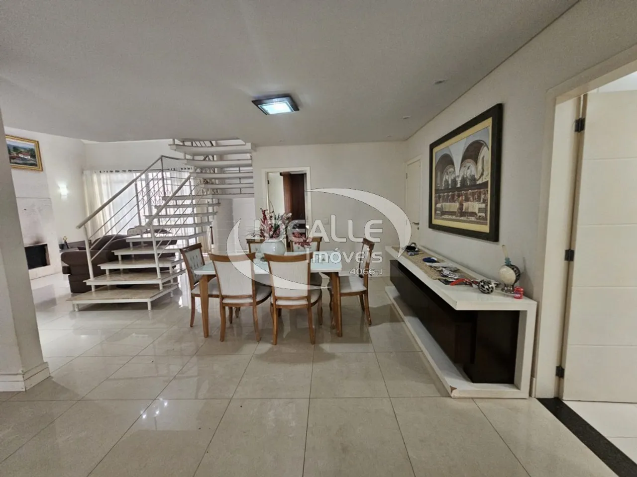 House with 4 en-suite bedrooms and open kitchen — photo 9