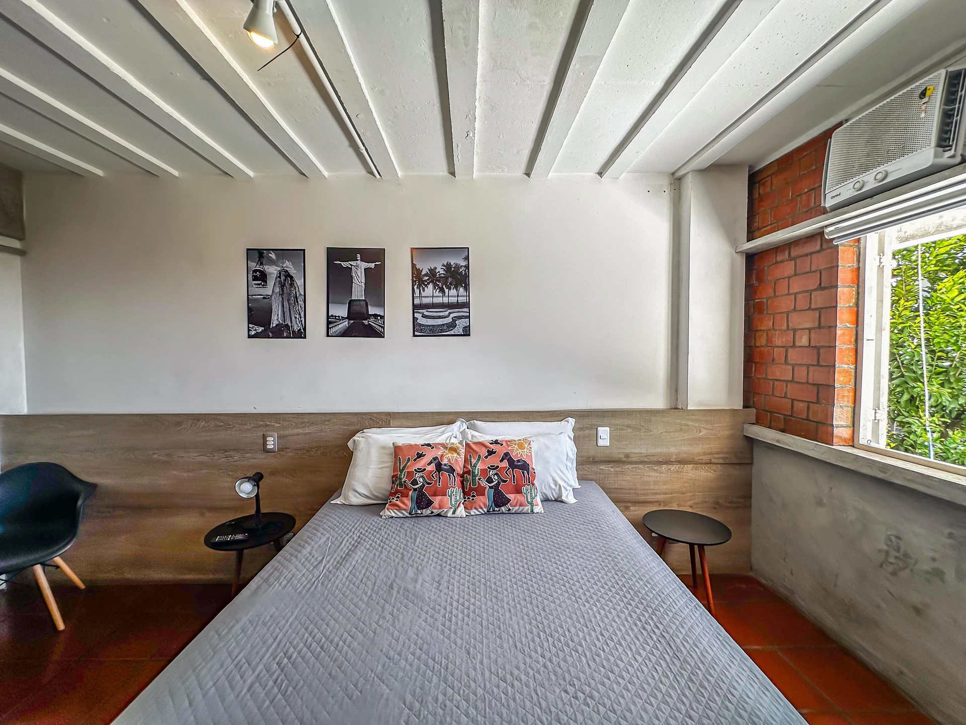 Floor-to-ceiling windows in a 4-bedroom house, 400 m² — photo 26