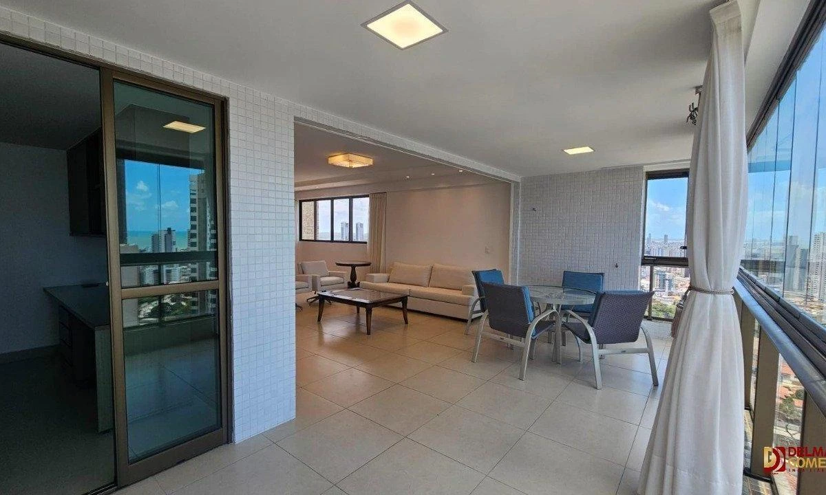 Apartamento de 212 m² com banheira e varanda envidraçada — photo 18