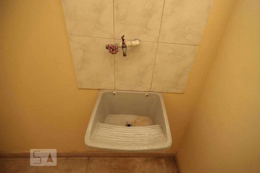 Unfurnished studio rental with 1 bedroom and 35 m²