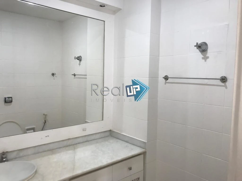 Квартира з 3 спальнями та дерев'яною підлогою або ламінатом — photo 39
