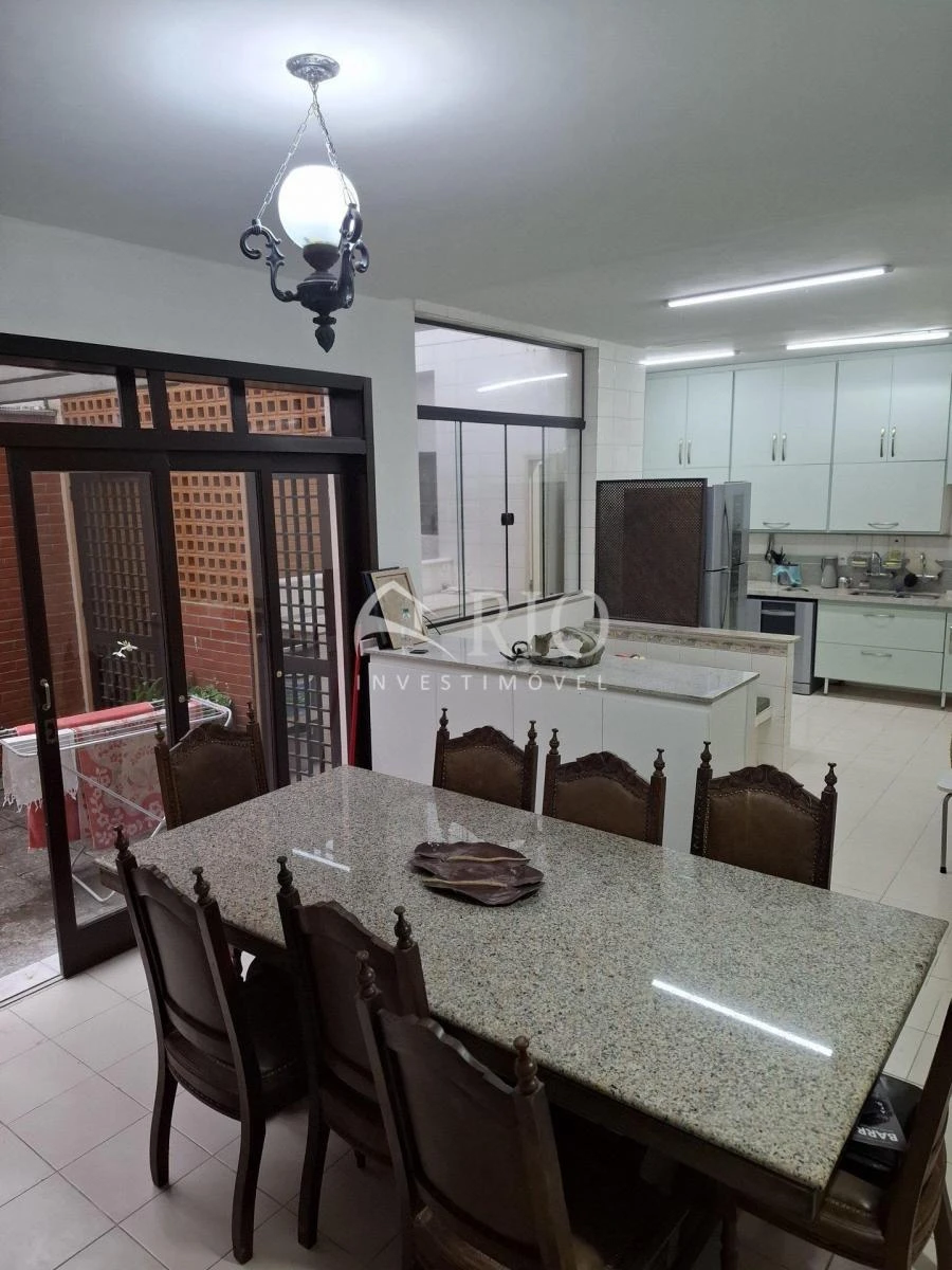 Unfurnished house with 4 bedrooms and 6 bathrooms, 945 m² — photo 38