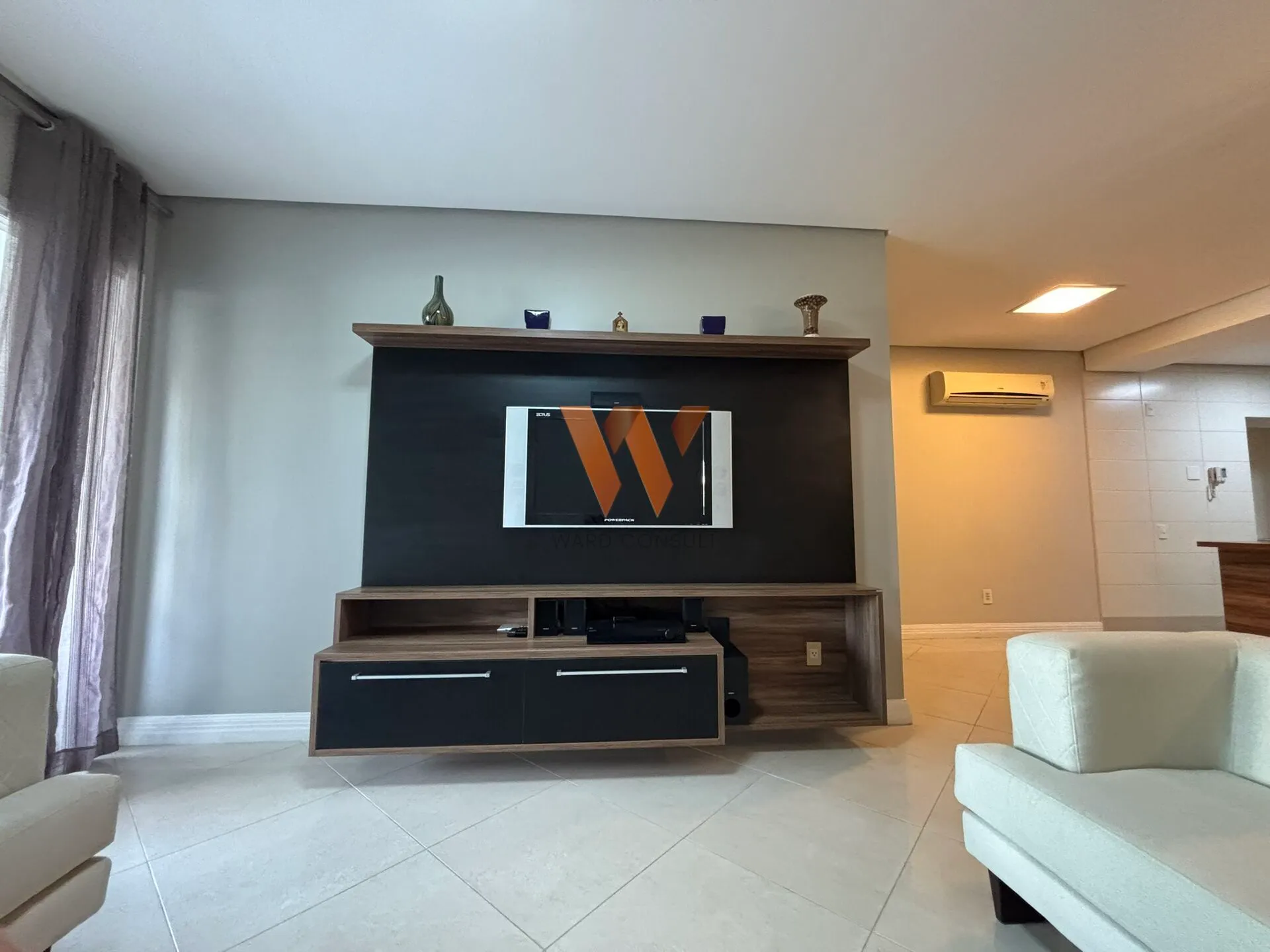 Furnished apartment with 3 en-suites and 236 m² — photo 13