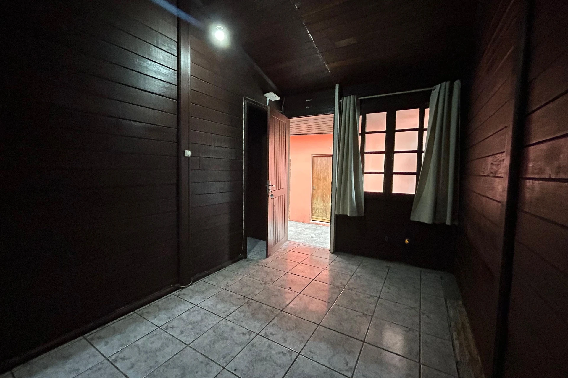 House, 100 m², with floor-to-ceiling windows — photo 39