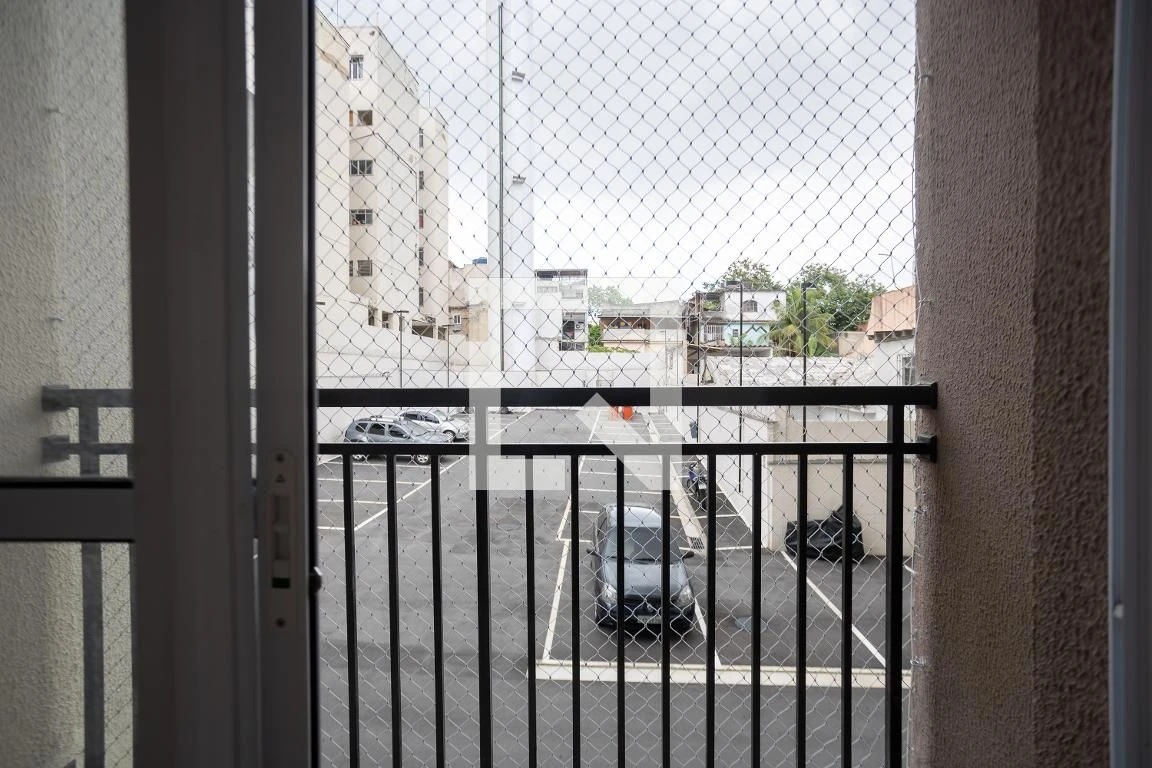 2-bedroom apartment in a building with a gym — photo 14