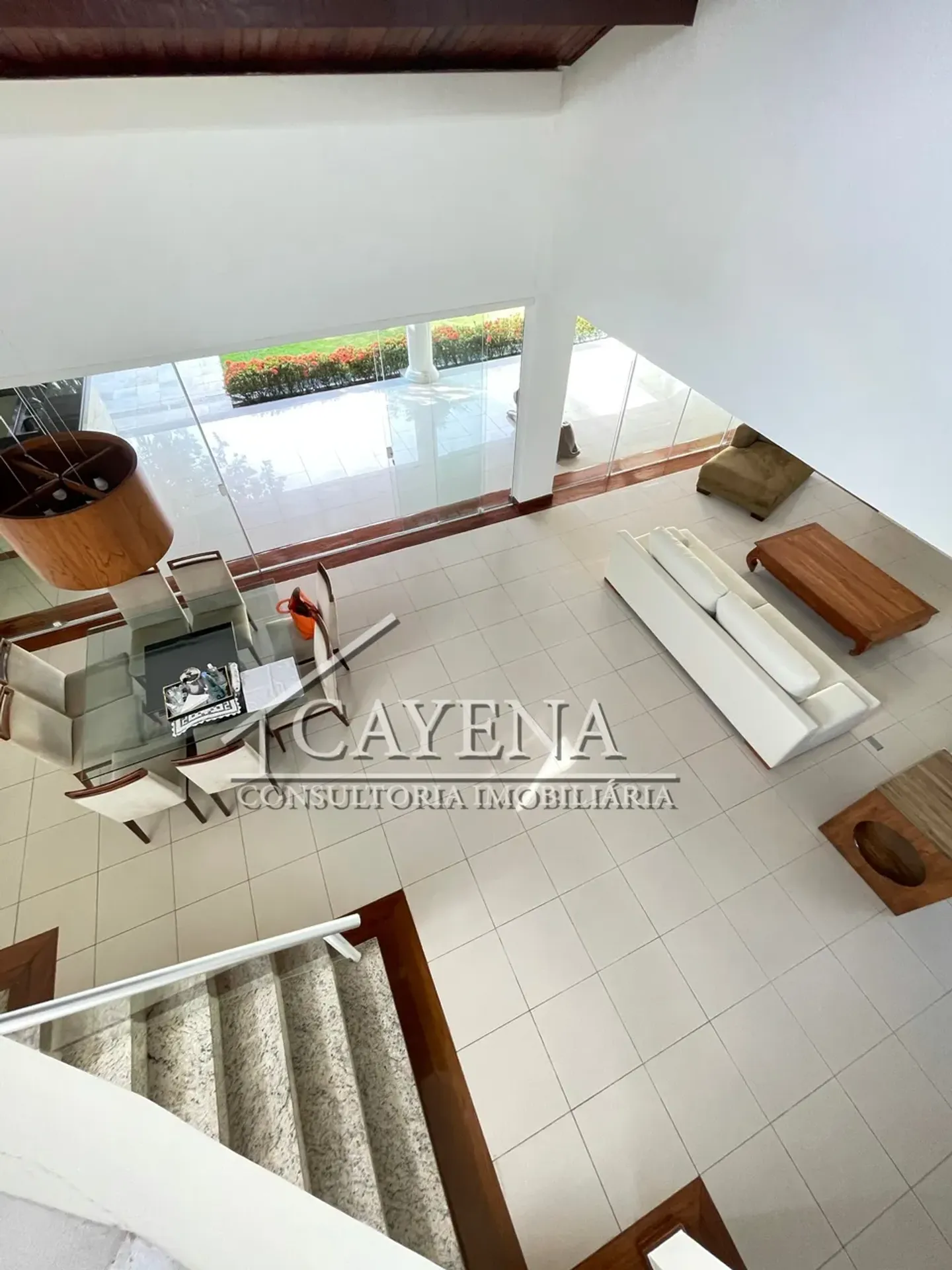 4 quartos e banheira: casa de 650 m² — photo 22