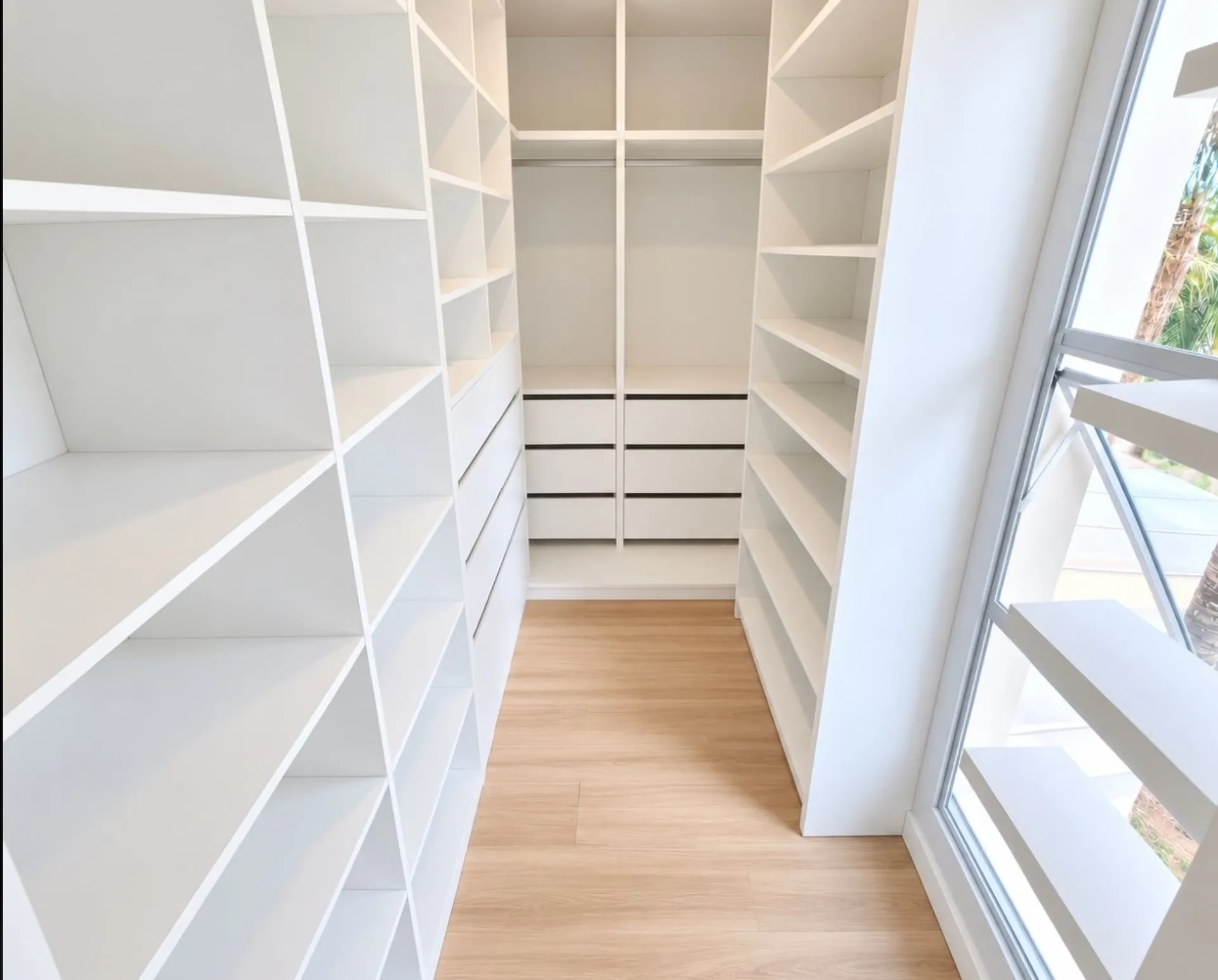 Floor-to-ceiling windows in a 3-bedroom house, 140 m² — photo 18