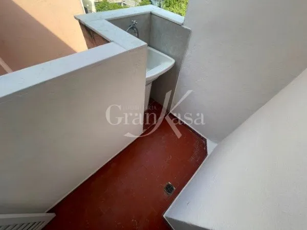 Unfurnished apartment with 2 bedrooms and a parking spot — photo 3