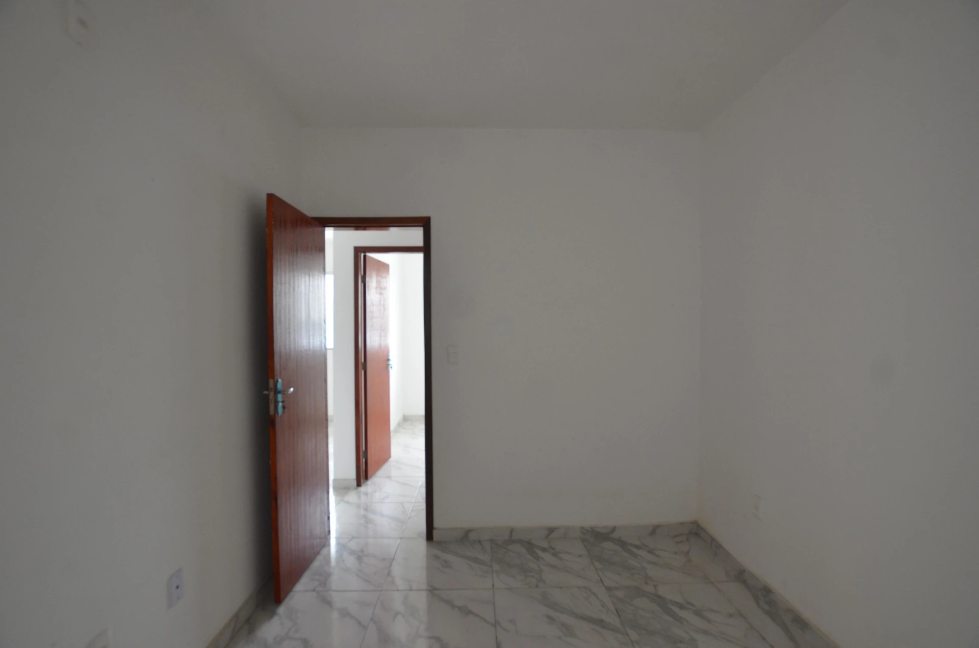 2-bedroom house with a bathtub — photo 19